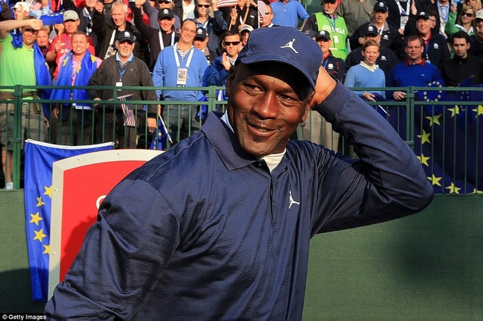 Thời gian rỗi, Michael Jordan đi xem các trận đấu thể thao và dự các giải chơi golf từ thiện.